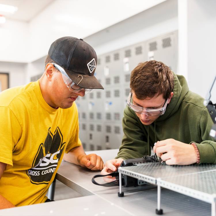 WSC students work in the Robotics lab