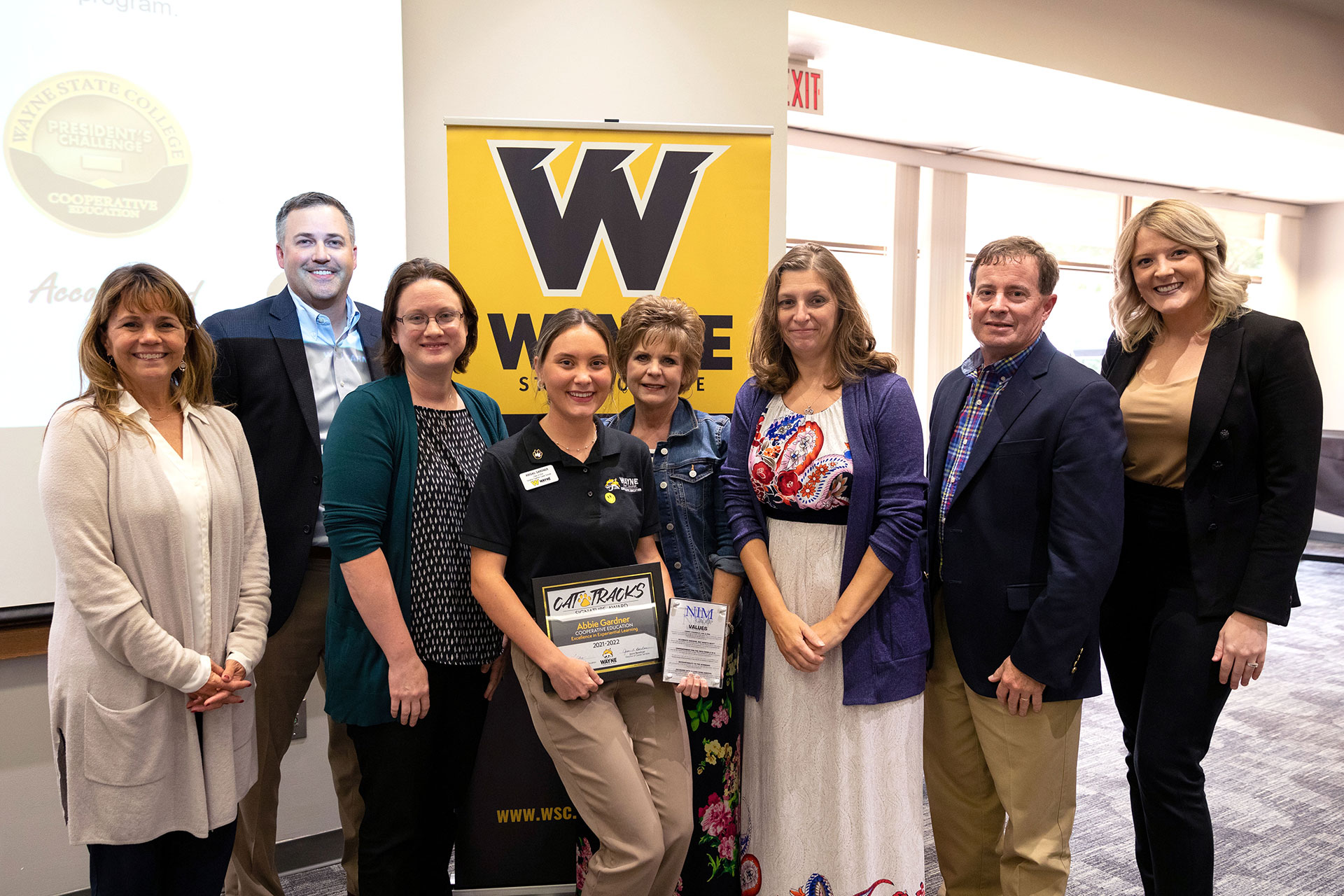 Abbie Gardner, 2022 Excellence in Experiential Learning Award recipient (center). Pictured, from left are: Joey Patterson, Brad Noel, Julie Johnson, Abbie Gardner, Lori Langston, Kelly Gall, Jeff May, and Kira Buol.