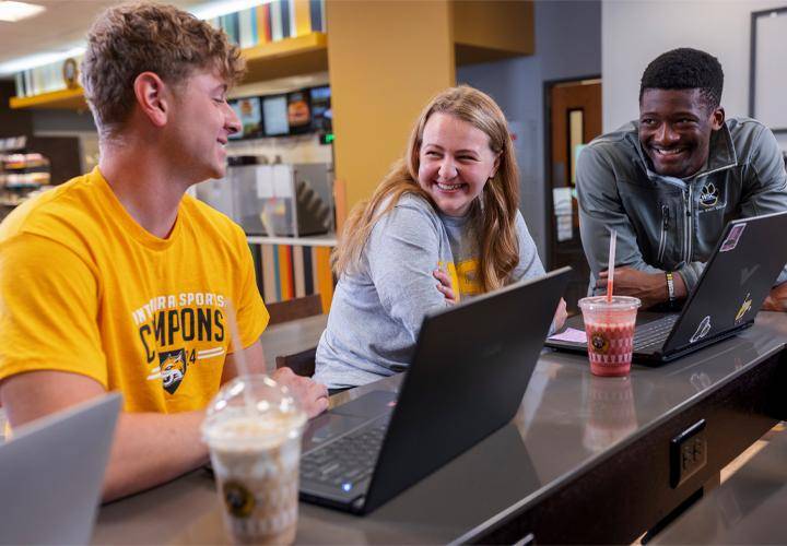 WSC students at Einstein Bagel Bros. in the library