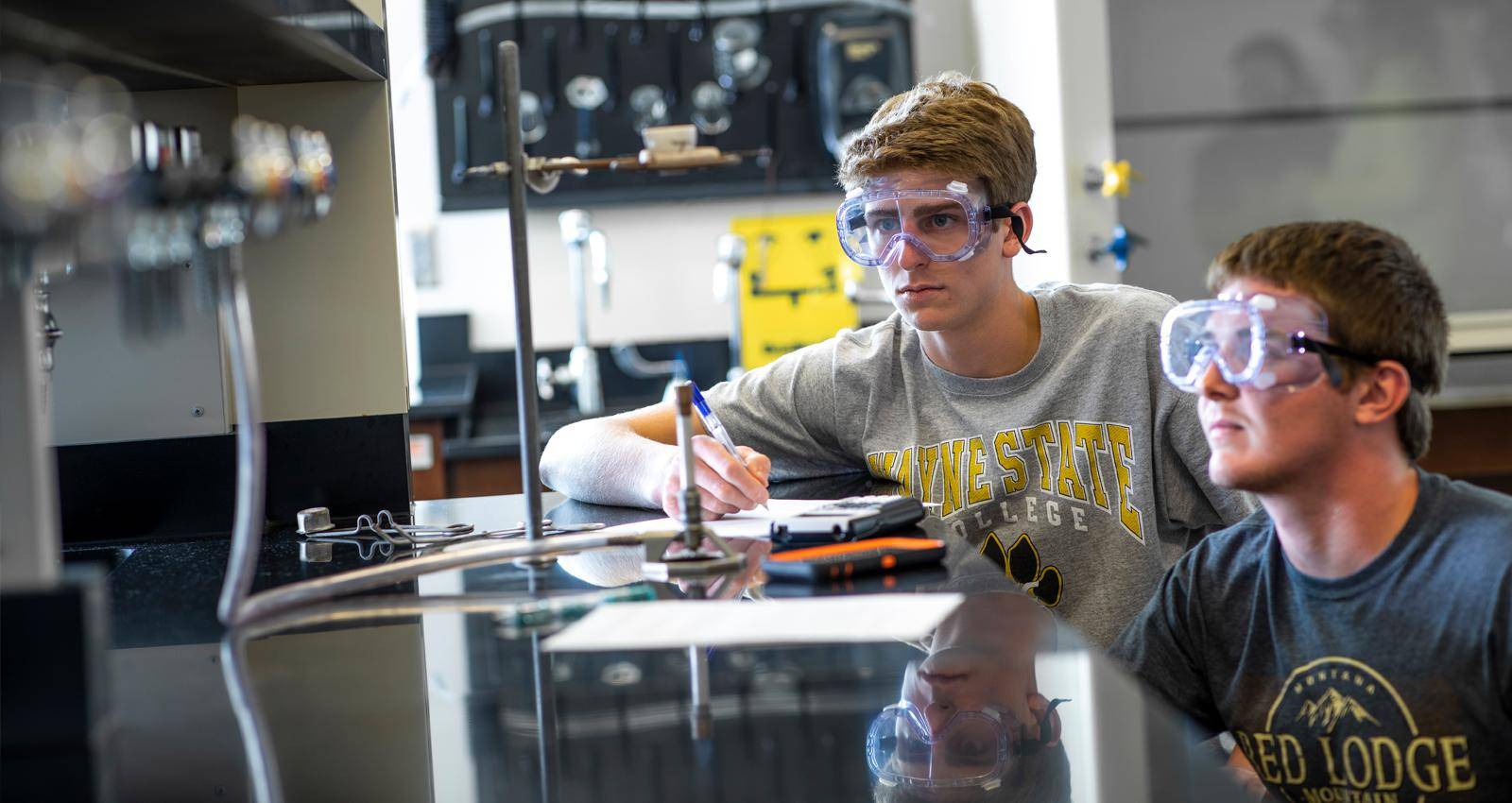 Students in the Chemistry degree program work in a chemistry lab