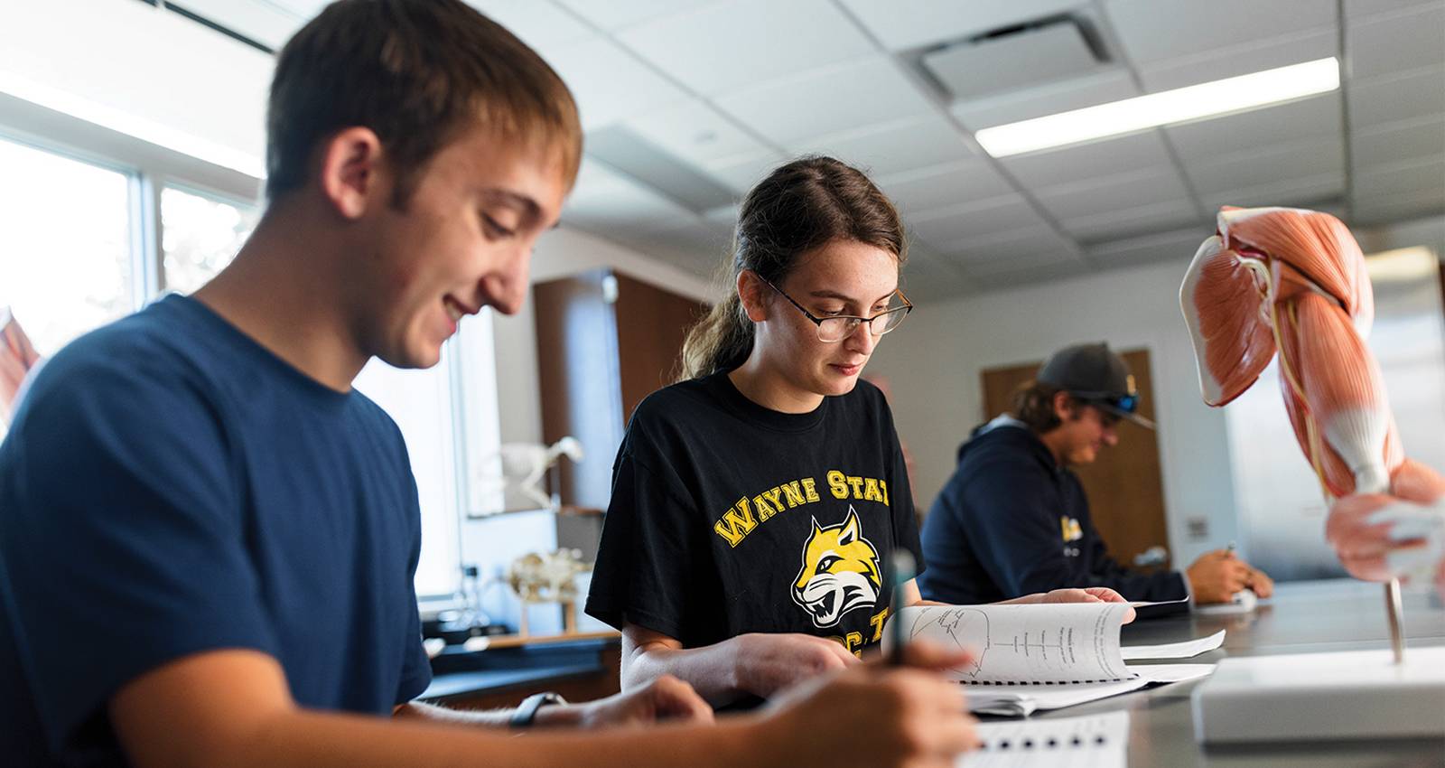 WSC students work in a science lab