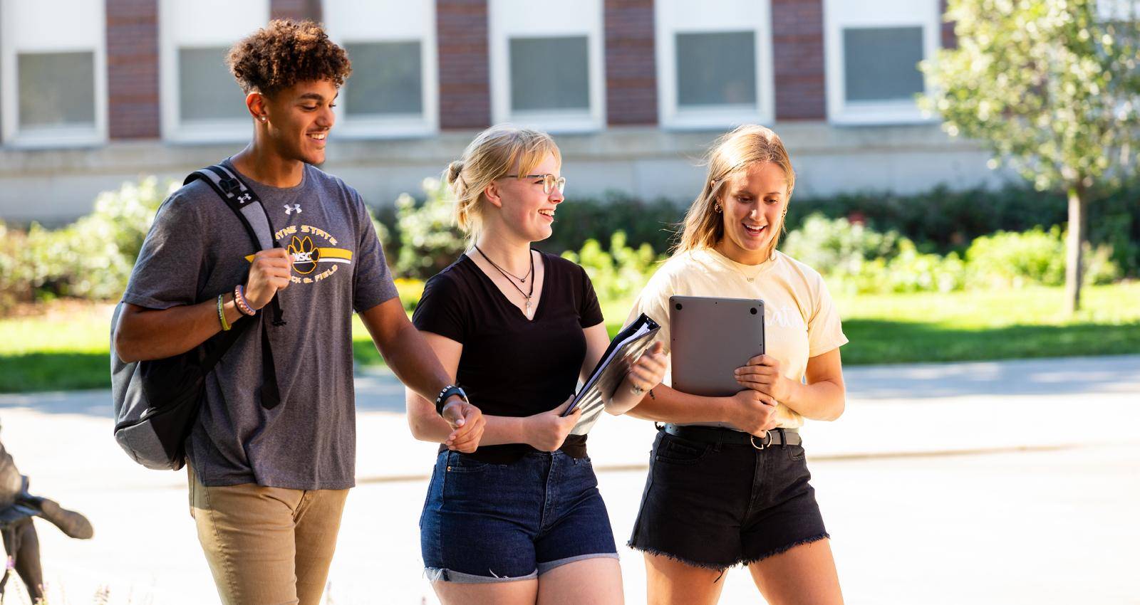 WSC students walk across campus