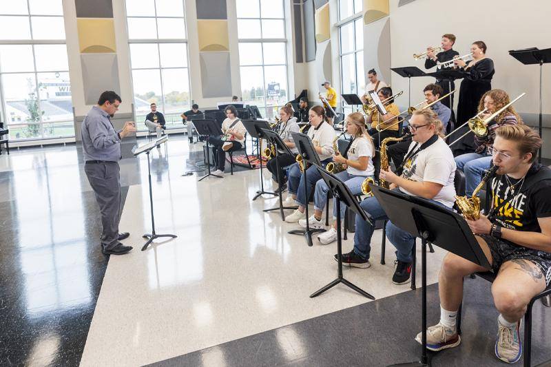 Michael Genslinger directs Wayne State music students