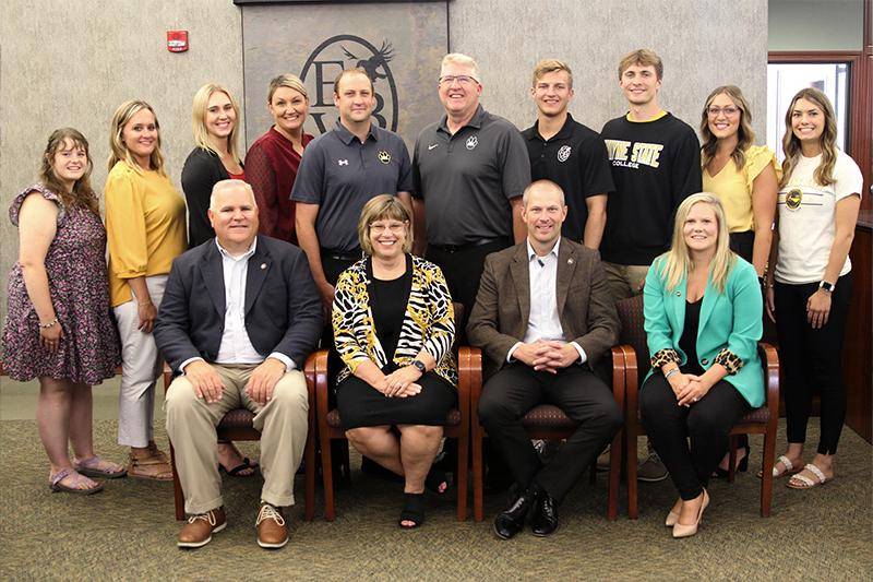 Photo of Elkhorn Valley Bank & Trust staff and Wayne State College administration