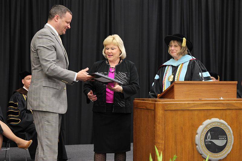 Photo of Randa Garden receiving the 2023 Teaching Excellence Award