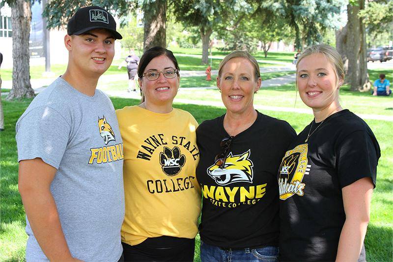 Photo of students with their moms, who are alumni of WSC
